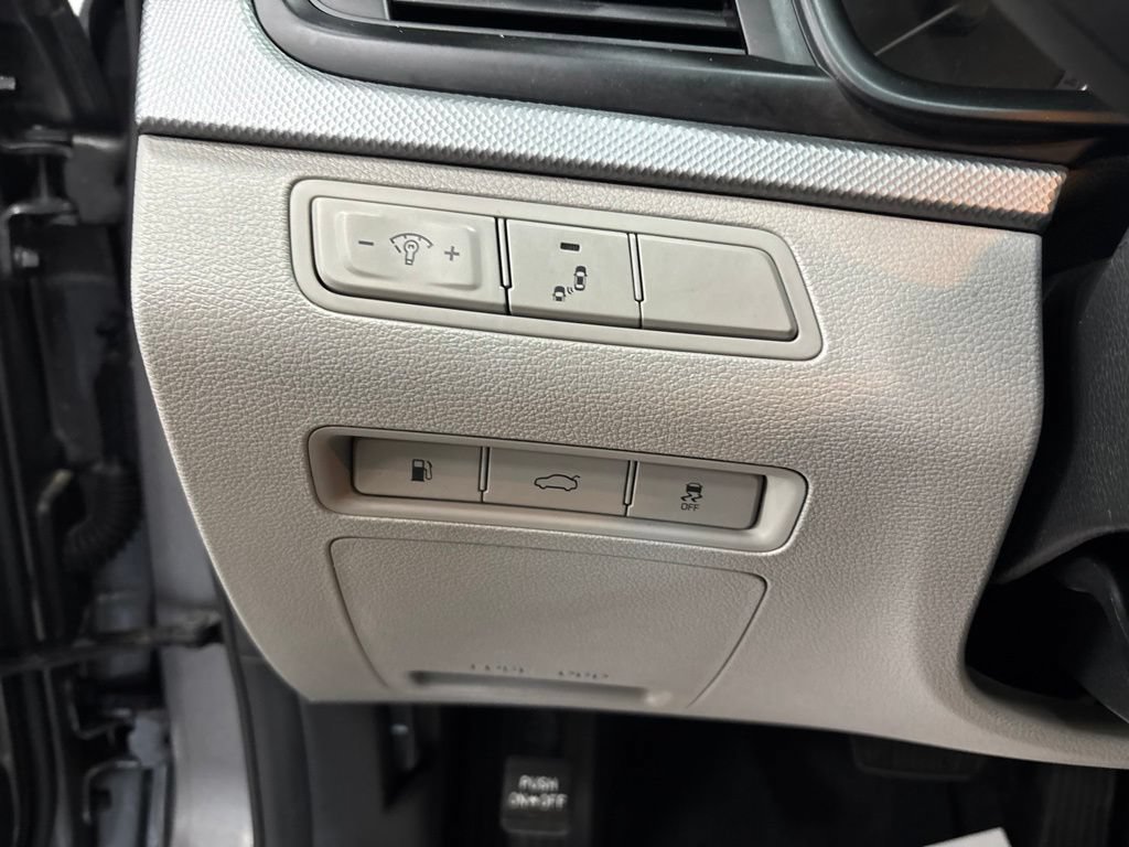 Used 2018 Hyundai Sonata SE FWD image 17