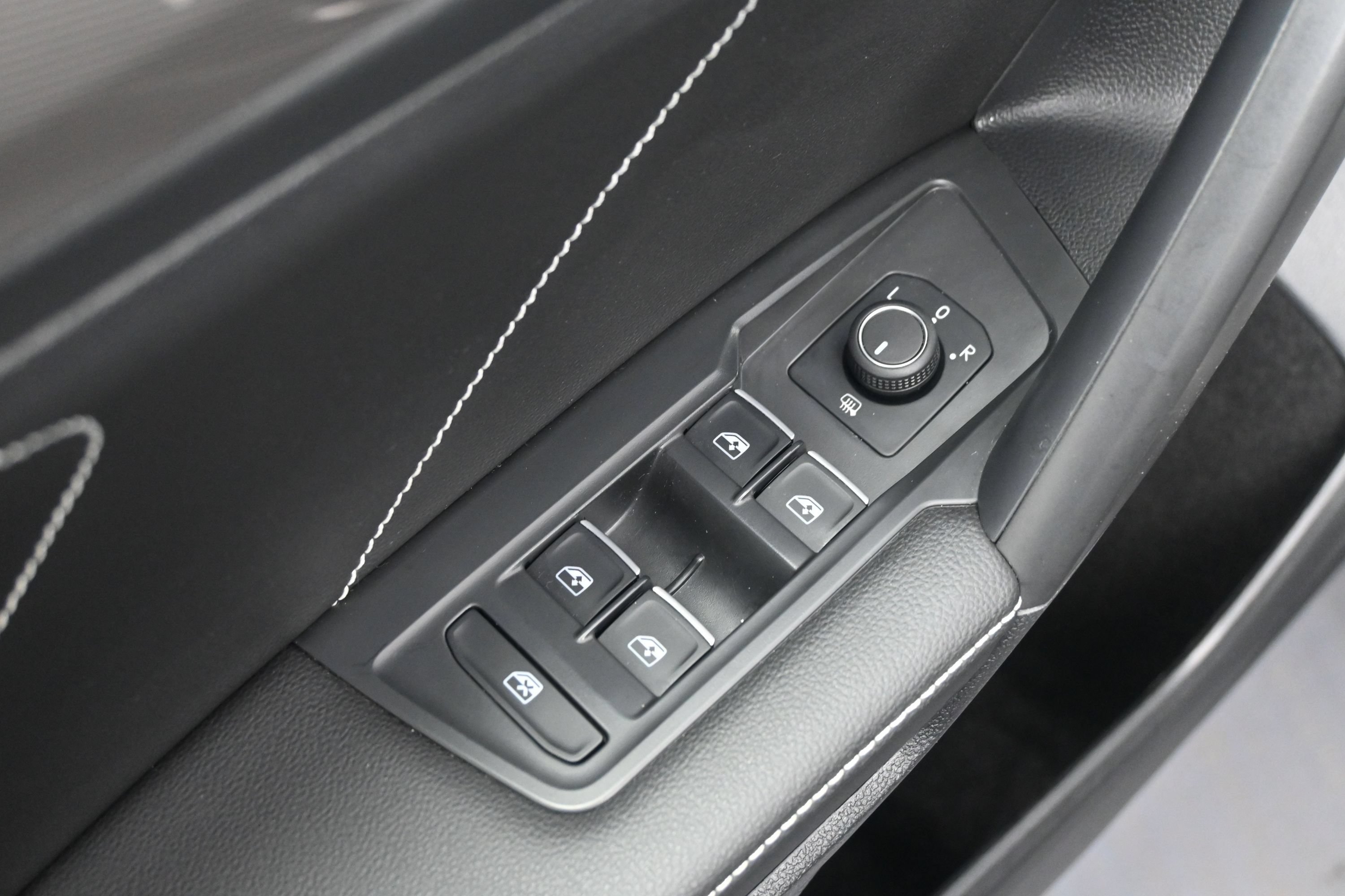 Used 2023 Volkswagen Tiguan SE w/ Panoramic Sunroof Package AWD/4WD image 15