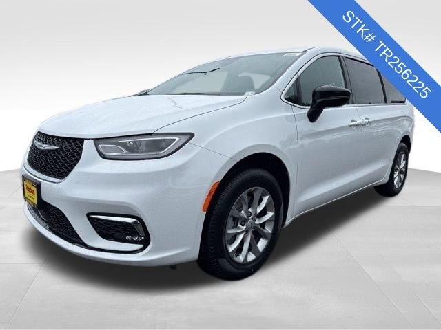 New 2026 Chrysler Pacifica Select AWD/4WD image 3