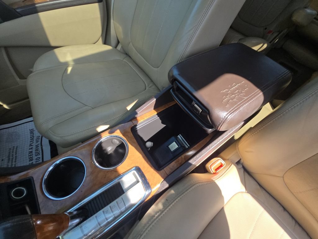 Used 2008 Buick Enclave CXL w/ Entertainment Package #3 FWD image 33