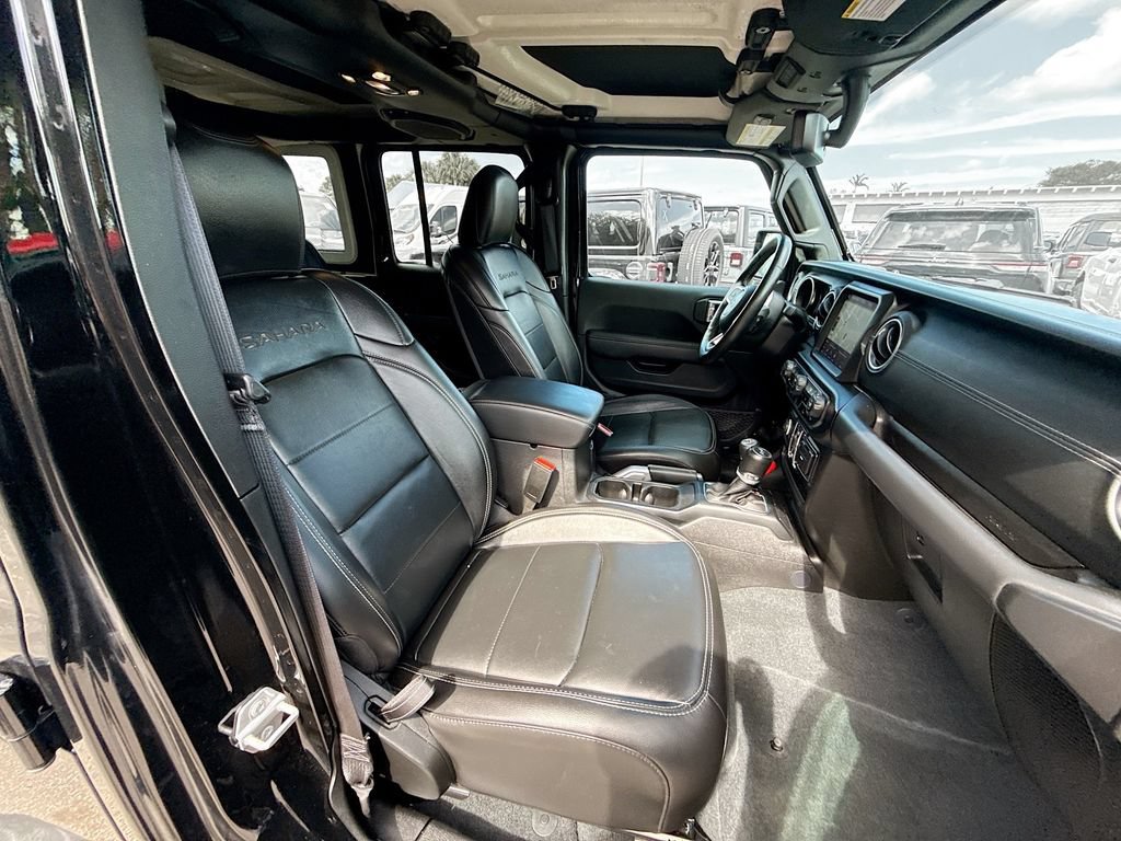 Used 2022 Jeep Wrangler Unlimited Sahara w/ Cold Weather Group AWD/4WD image 33
