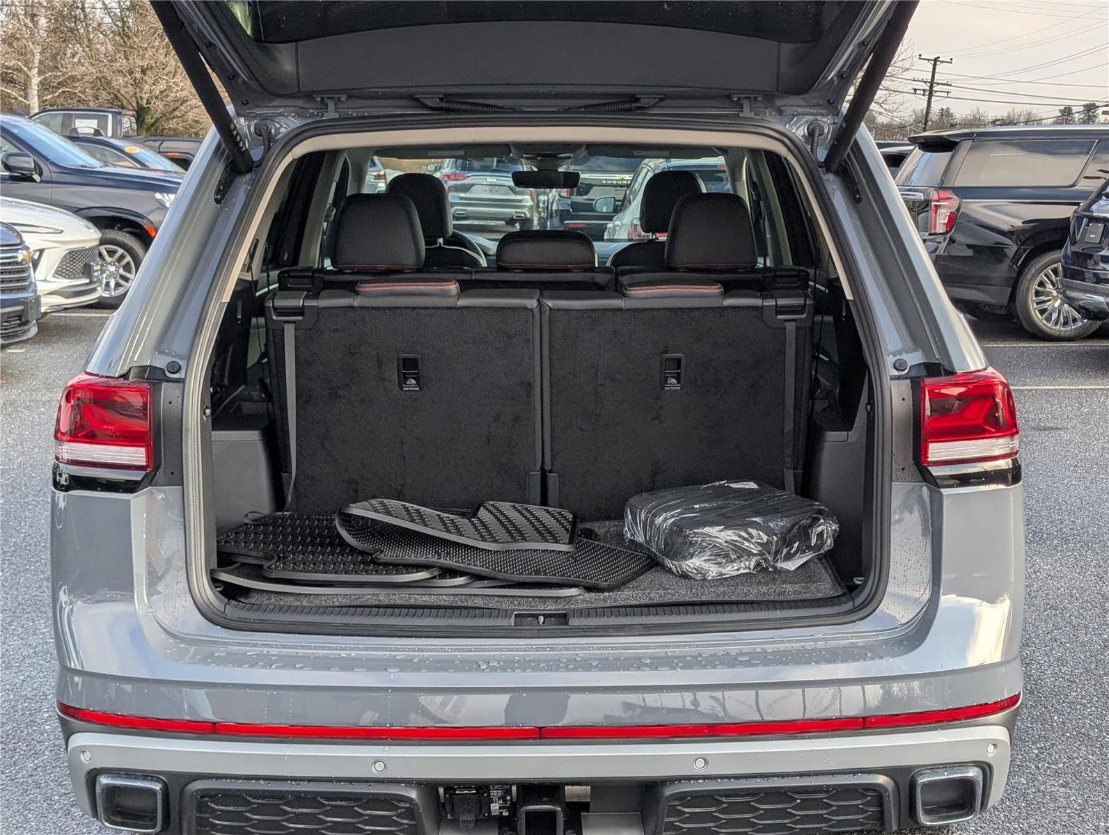 Used 2024 Volkswagen Atlas Peak Edition SE image 16