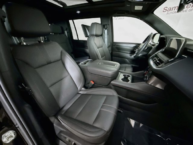 Used 2023 Chevrolet Suburban RST w/ Luxury Package AWD/4WD image 32