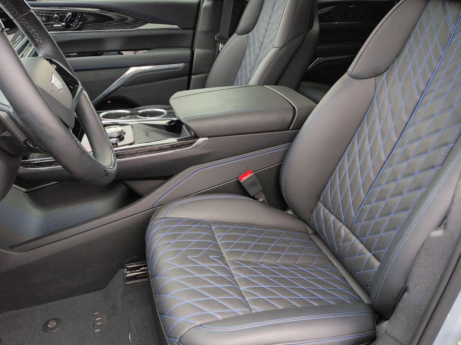 Used 2025 Cadillac Escalade IQ Luxury 1 image 16