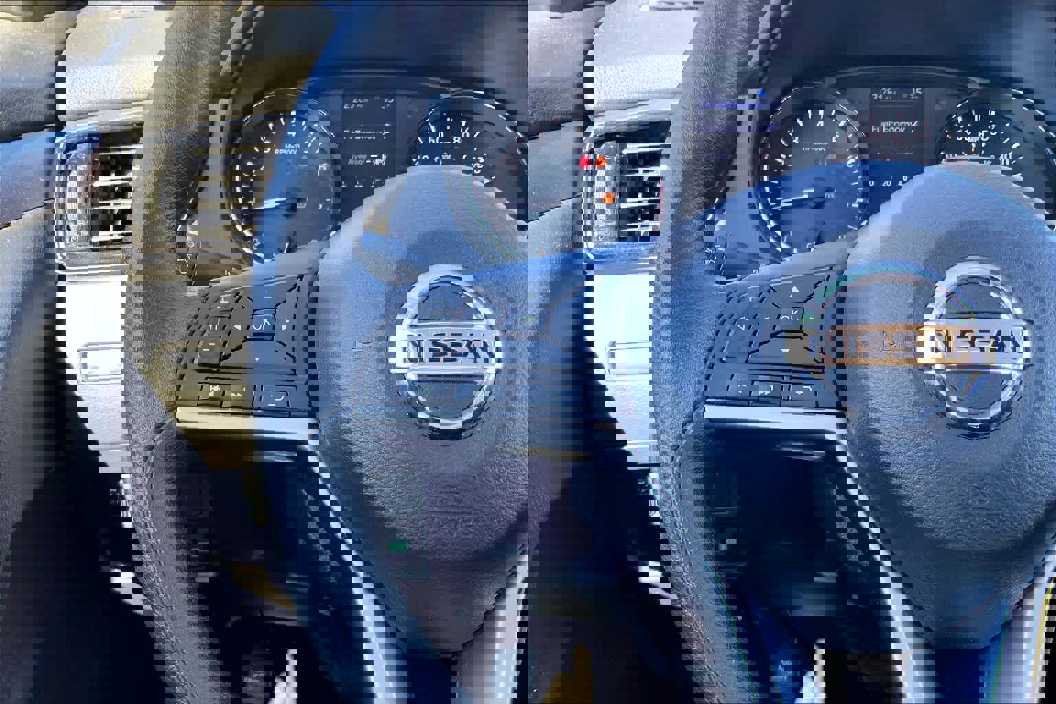 Used 2022 Nissan Rogue Sport S image 23