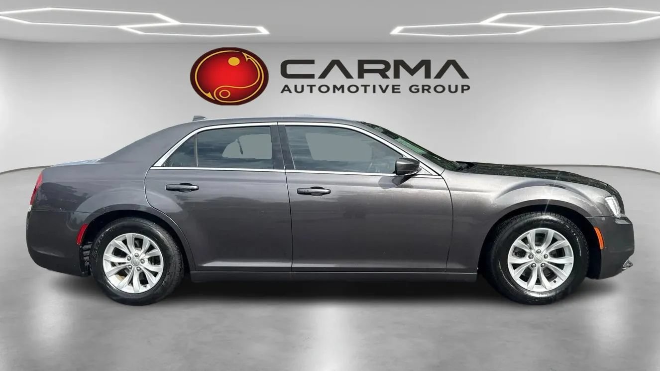 Used 2015 Chrysler 300 Limited RWD image 6