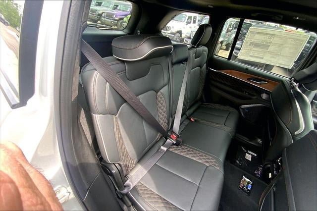 New 2026 Jeep Grand Cherokee Summit w/ Obsidian Package AWD/4WD image 47