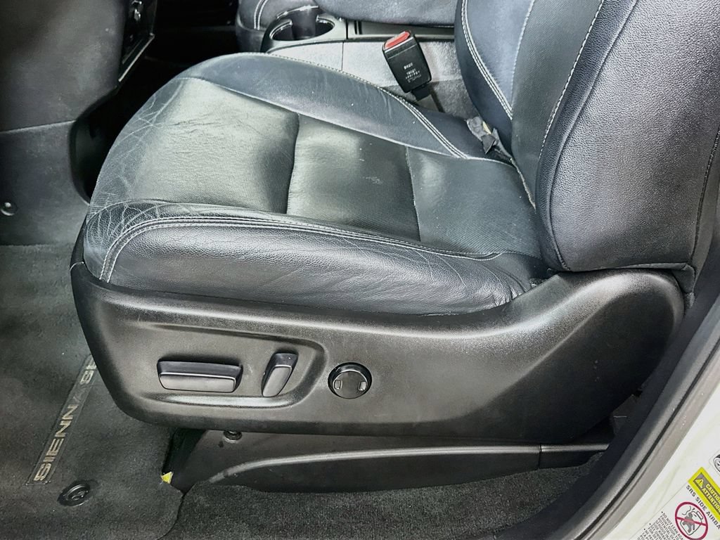 Used 2015 Toyota Sienna SE Premium FWD image 9
