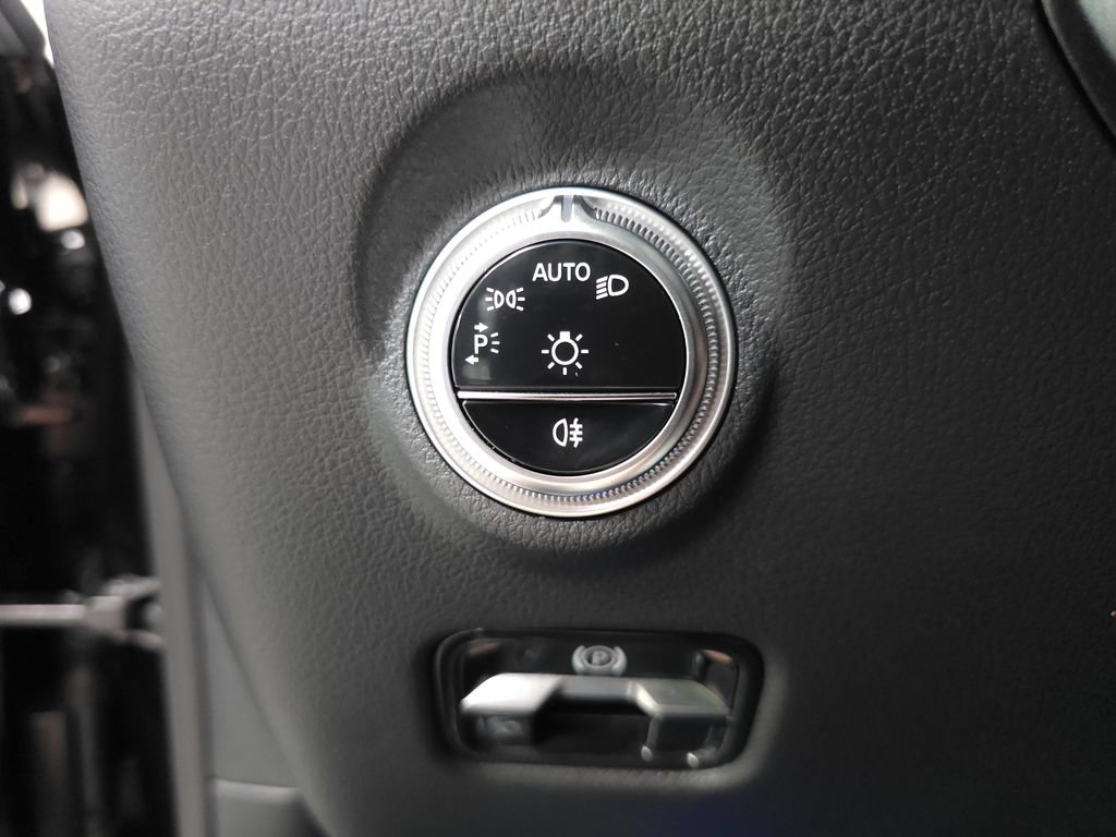 Certified 2026 Mercedes-Benz C 300 4MATIC Sedan image 9