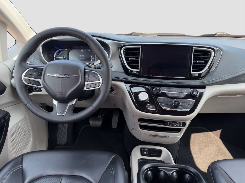 Used 2023 Chrysler Pacifica Touring-L FWD image 14