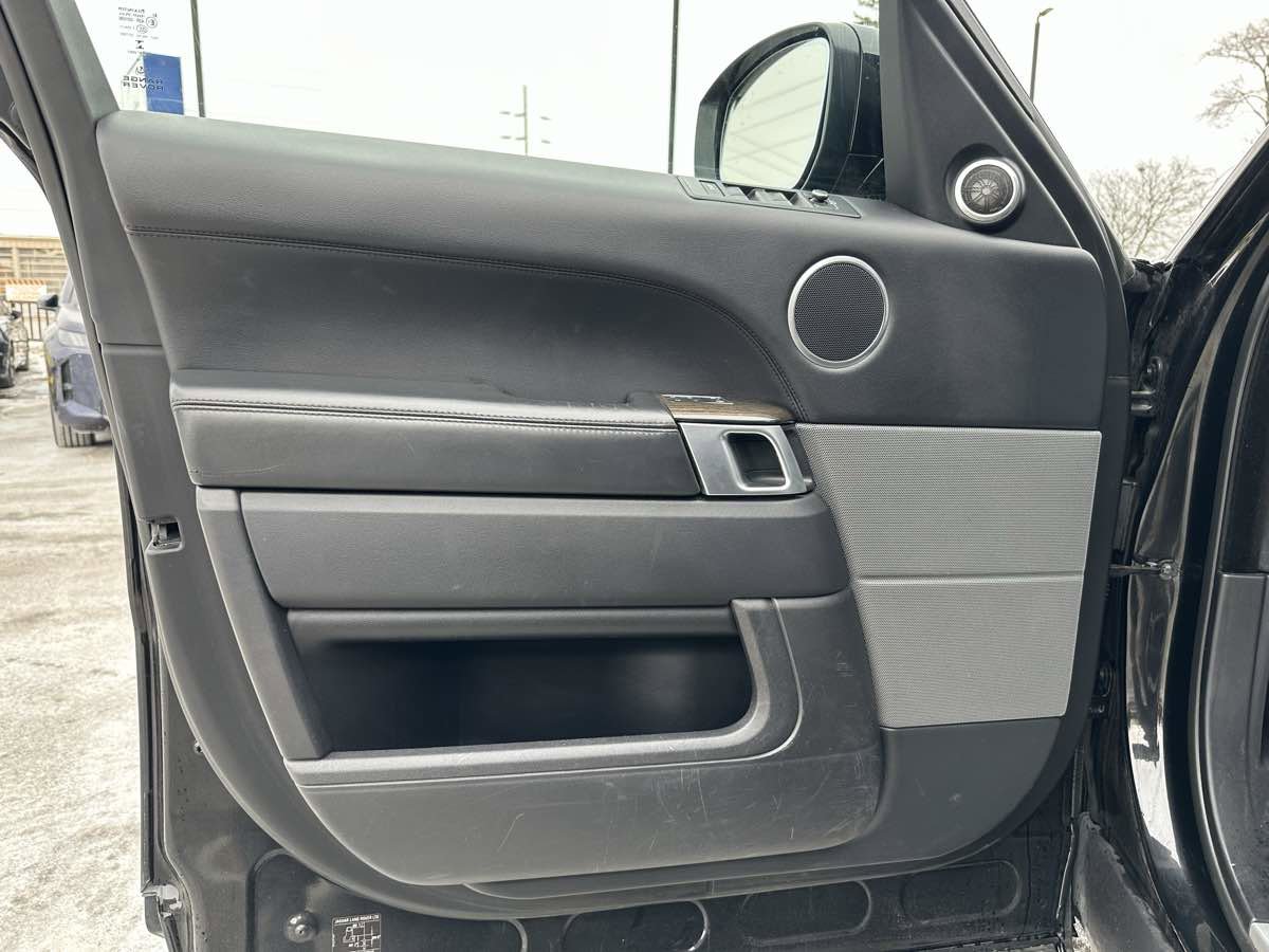 Used 2016 Land Rover Range Rover Sport HSE image 10