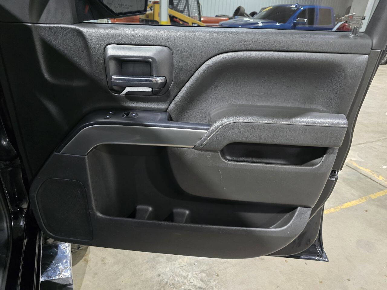 Used 2018 Chevrolet Silverado 1500 LT w/ All Star Edition image 34