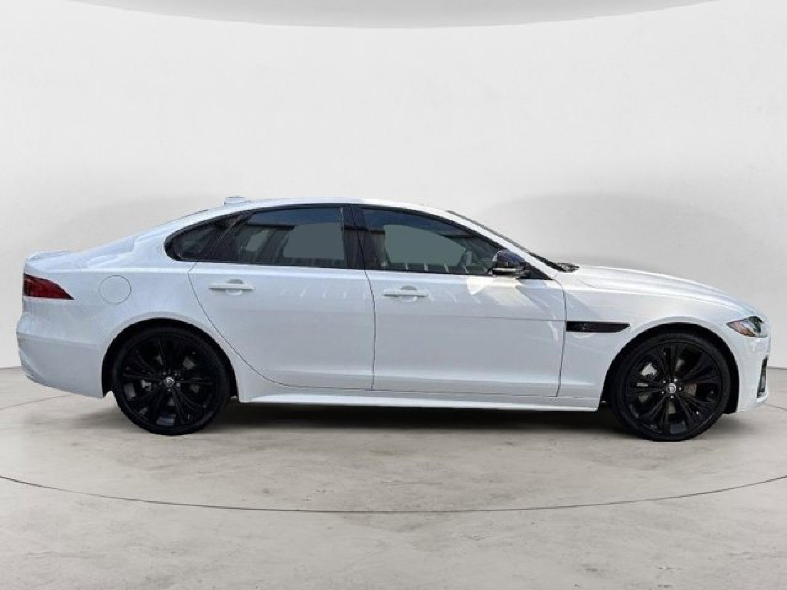 New 2024 Jaguar XF R-Dynamic SE image 7