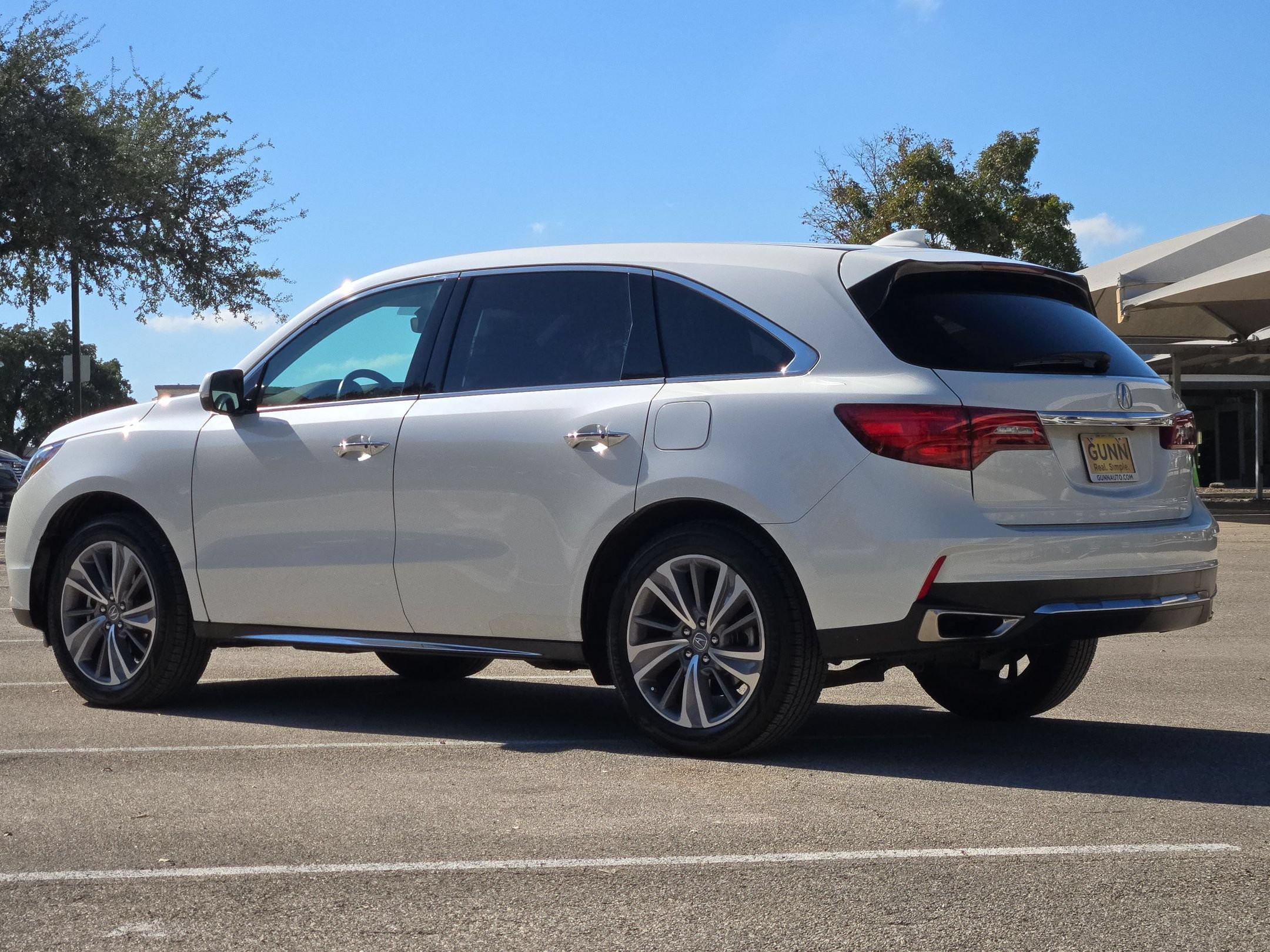 Used 2018 Acura MDX w/ Tech & Entertainment Pkg FWD image 3