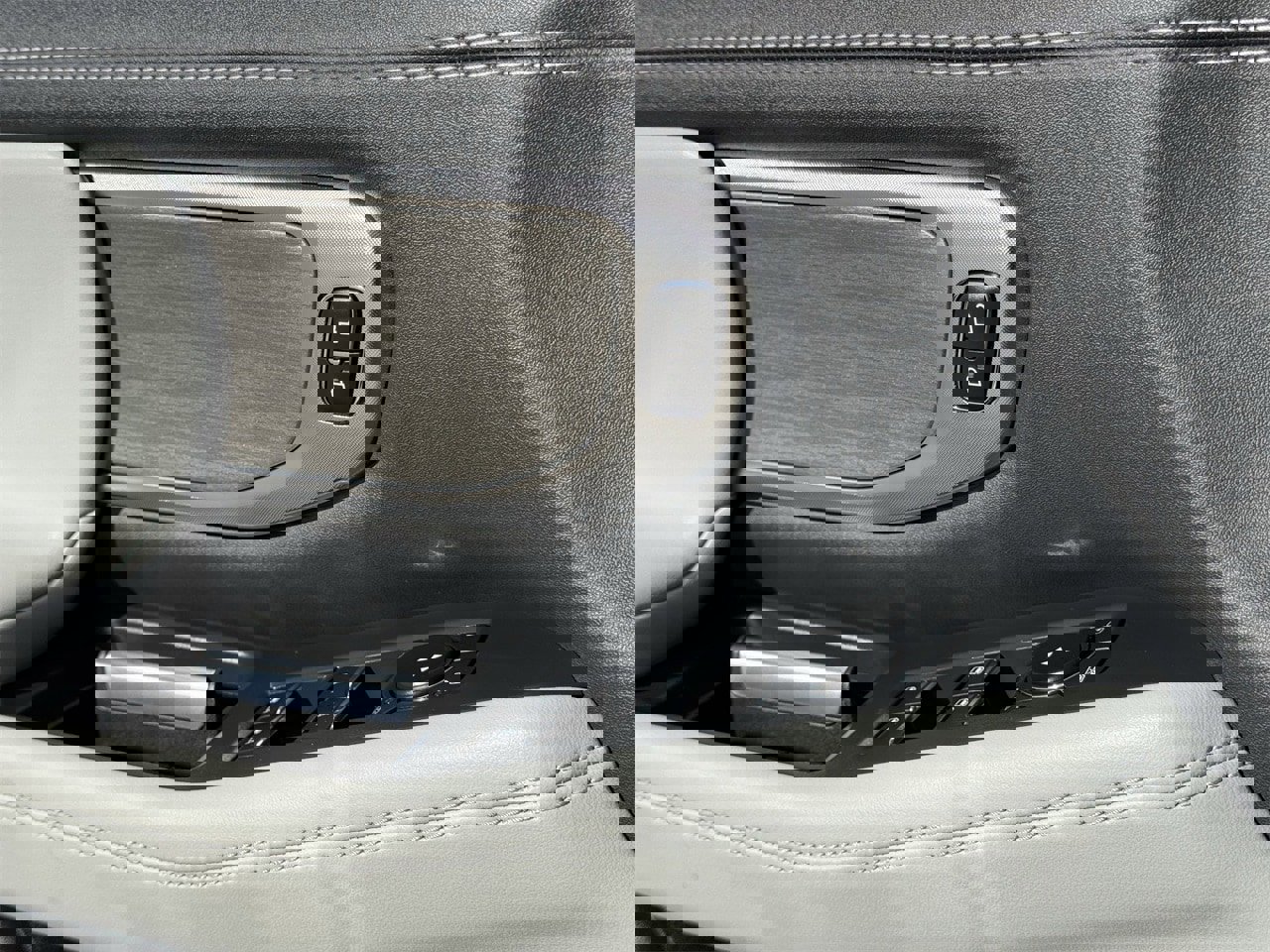 Certified 2025 Ford Expedition Platinum w/ Driver's Package image 21