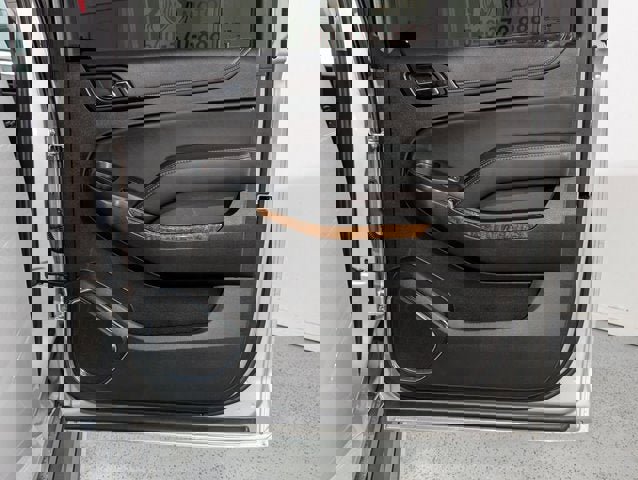 Used 2017 Chevrolet Suburban Premier image 25