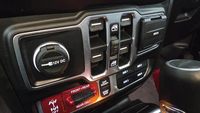 Used 2020 Jeep Gladiator Rubicon AWD/4WD image 30