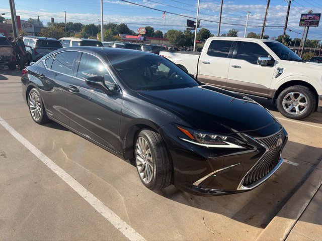 Used 2021 Lexus ES 300h Ultra Luxury w/ Accessory Package 2 FWD image 2
