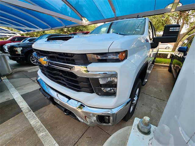 Used 2025 Chevrolet Silverado 2500 LT w/ Texas Edition AWD/4WD image 3