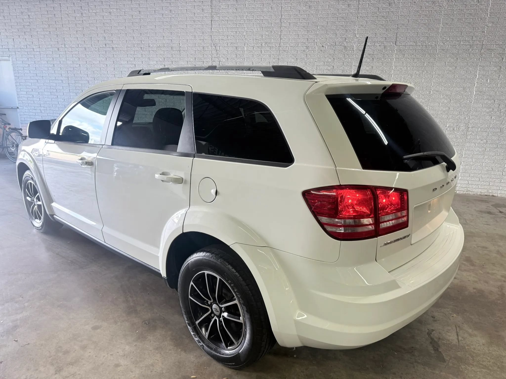 Used 2018 Dodge Journey SE w/ Blacktop Package FWD image 5