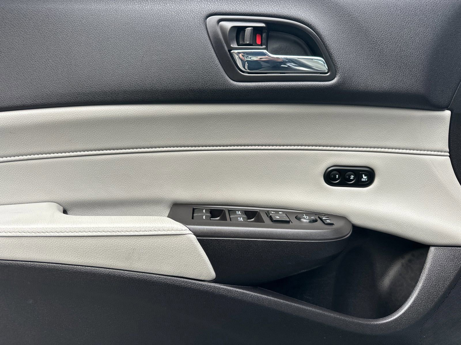 Used 2017 Acura ILX w/ Premium Package image 11