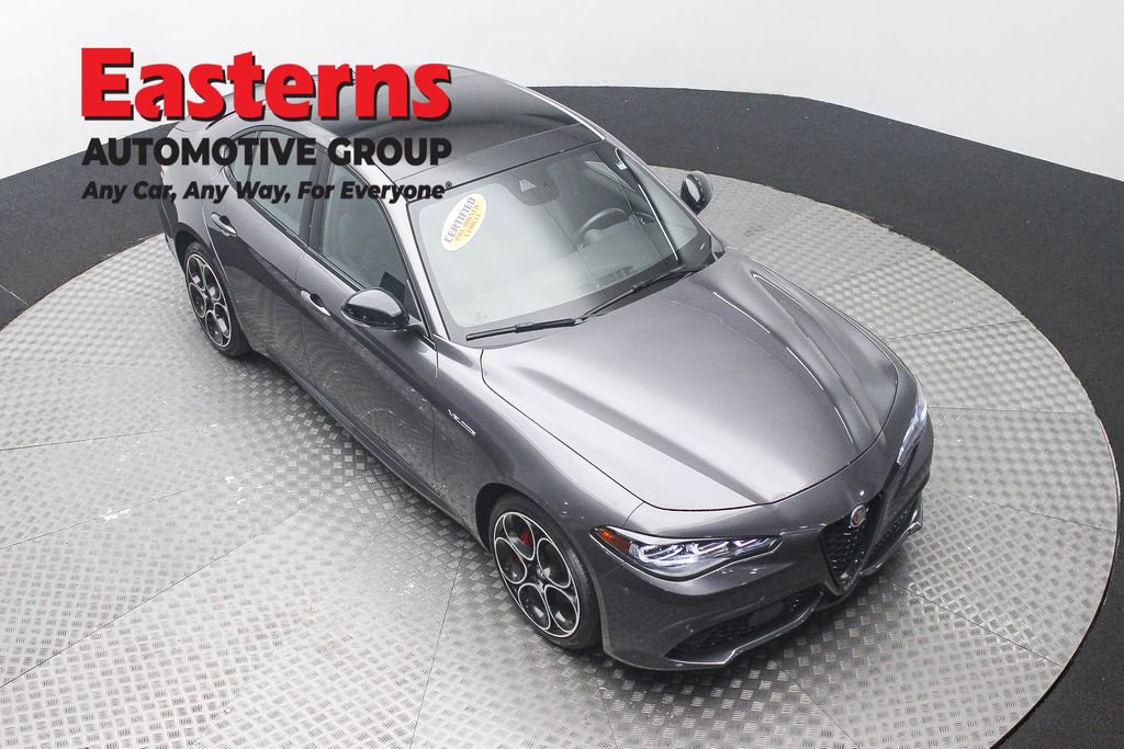 Used 2024 Alfa Romeo Giulia Veloce AWD/4WD image 3