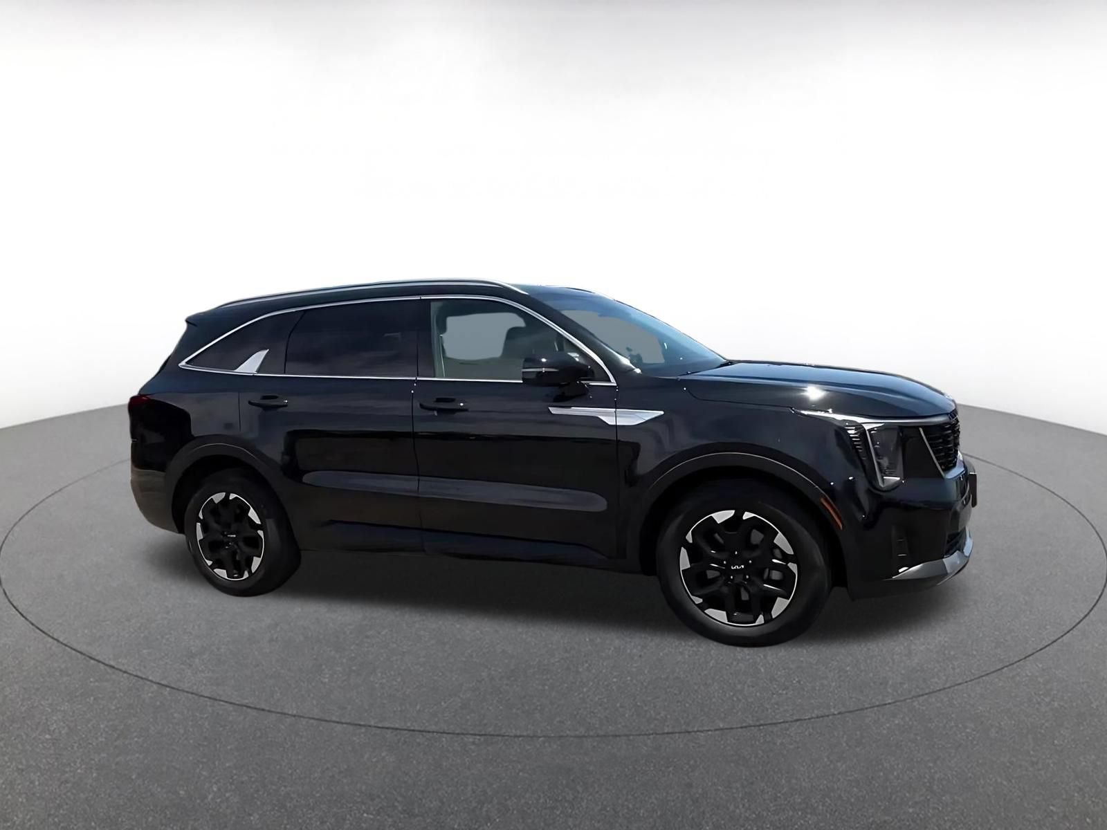 Used 2024 Kia Sorento S FWD image 2