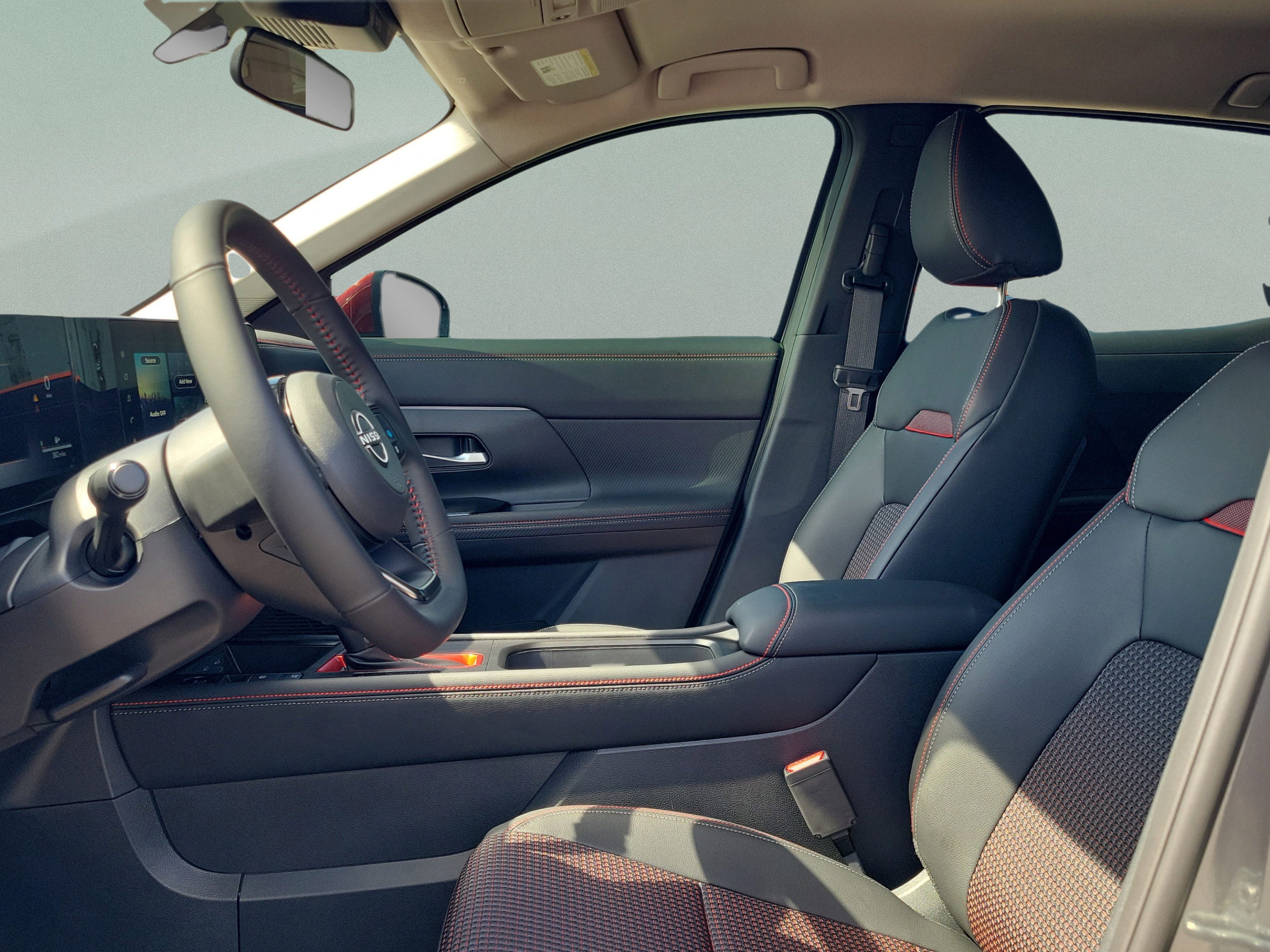New 2025 Nissan Kicks SR FWD image 18