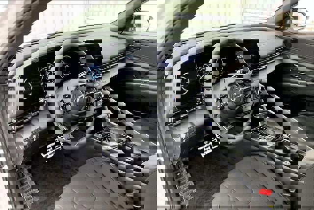 Used 2025 Hyundai Elantra SEL image 8