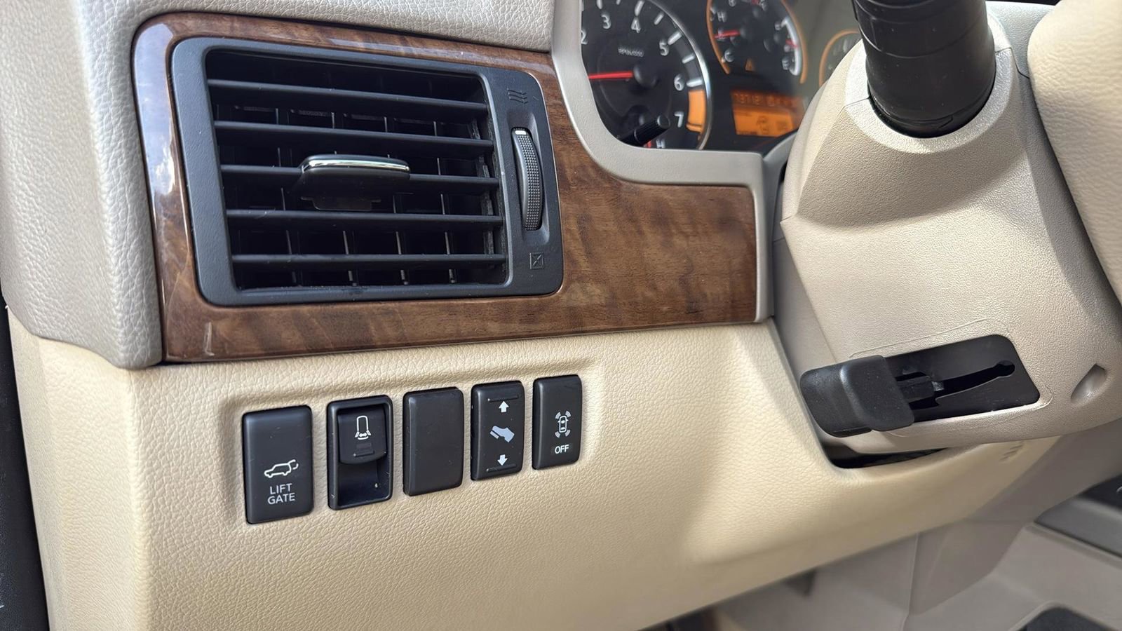 Used 2015 Nissan Armada Platinum image 17