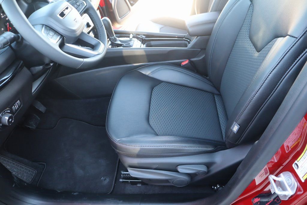 New 2026 Jeep Compass Latitude image 11