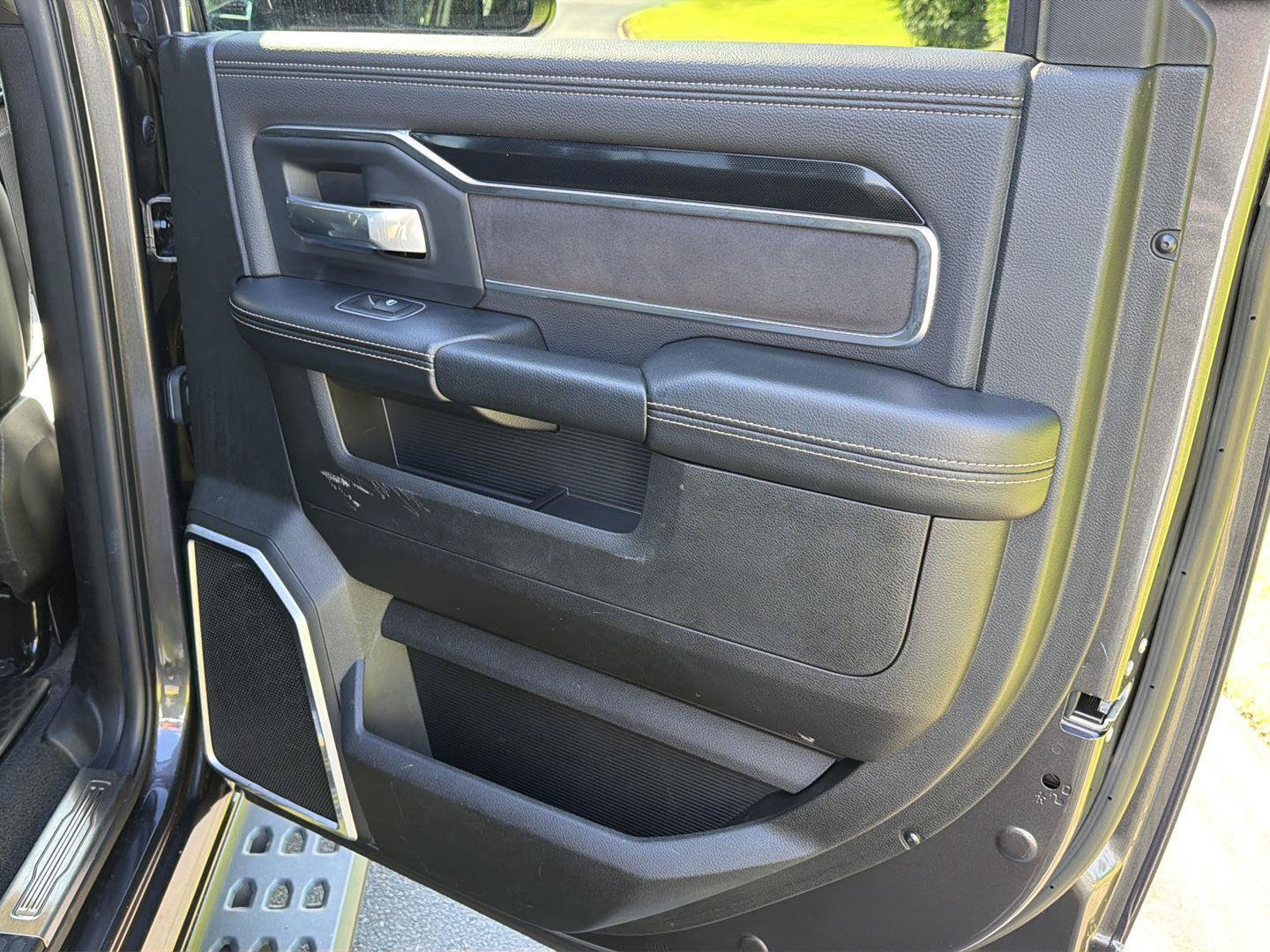 Used 2022 RAM 2500 Laramie w/ Night Edition AWD/4WD image 15