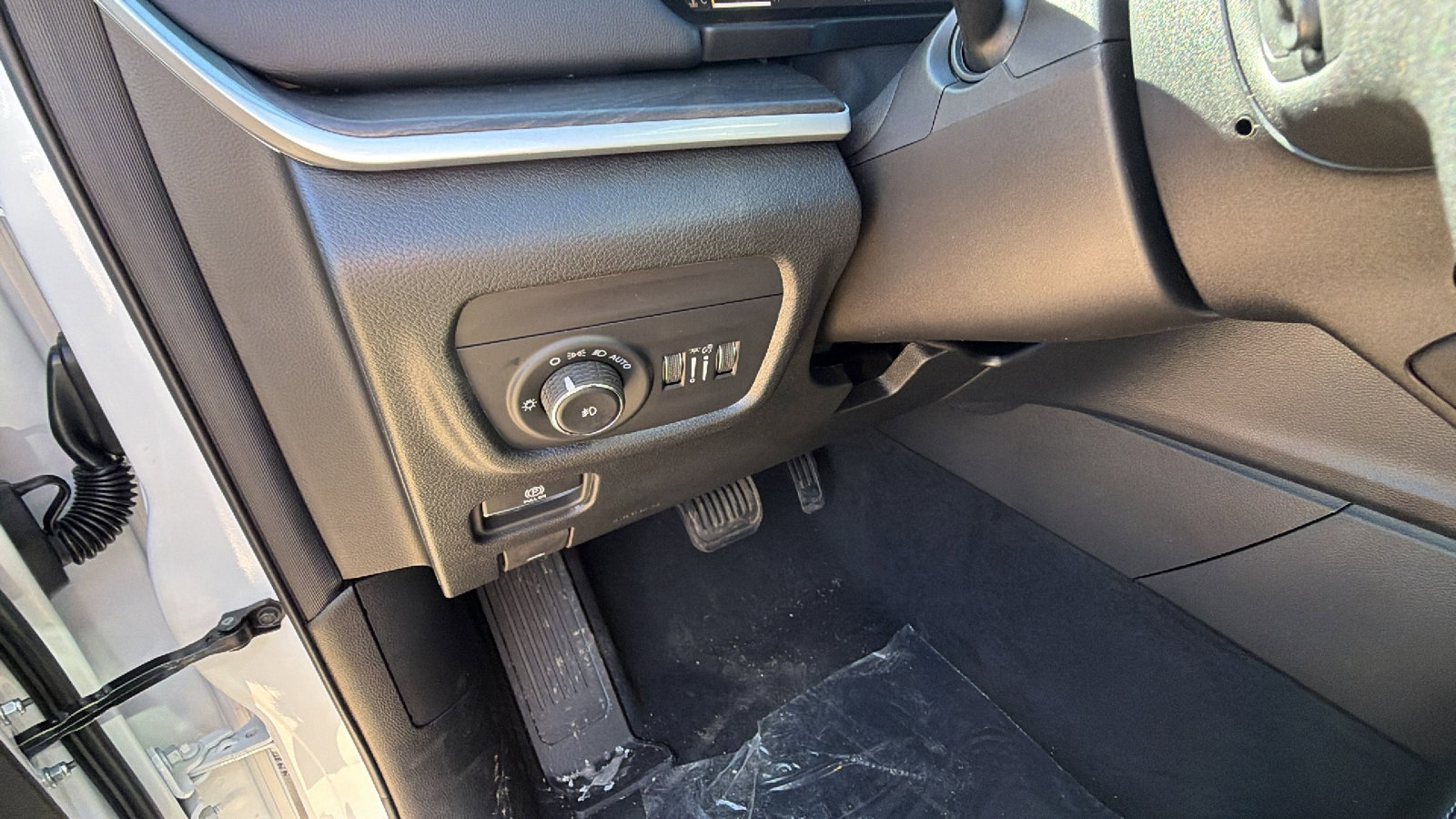 New 2026 Jeep Grand Cherokee L Limited AWD/4WD image 24