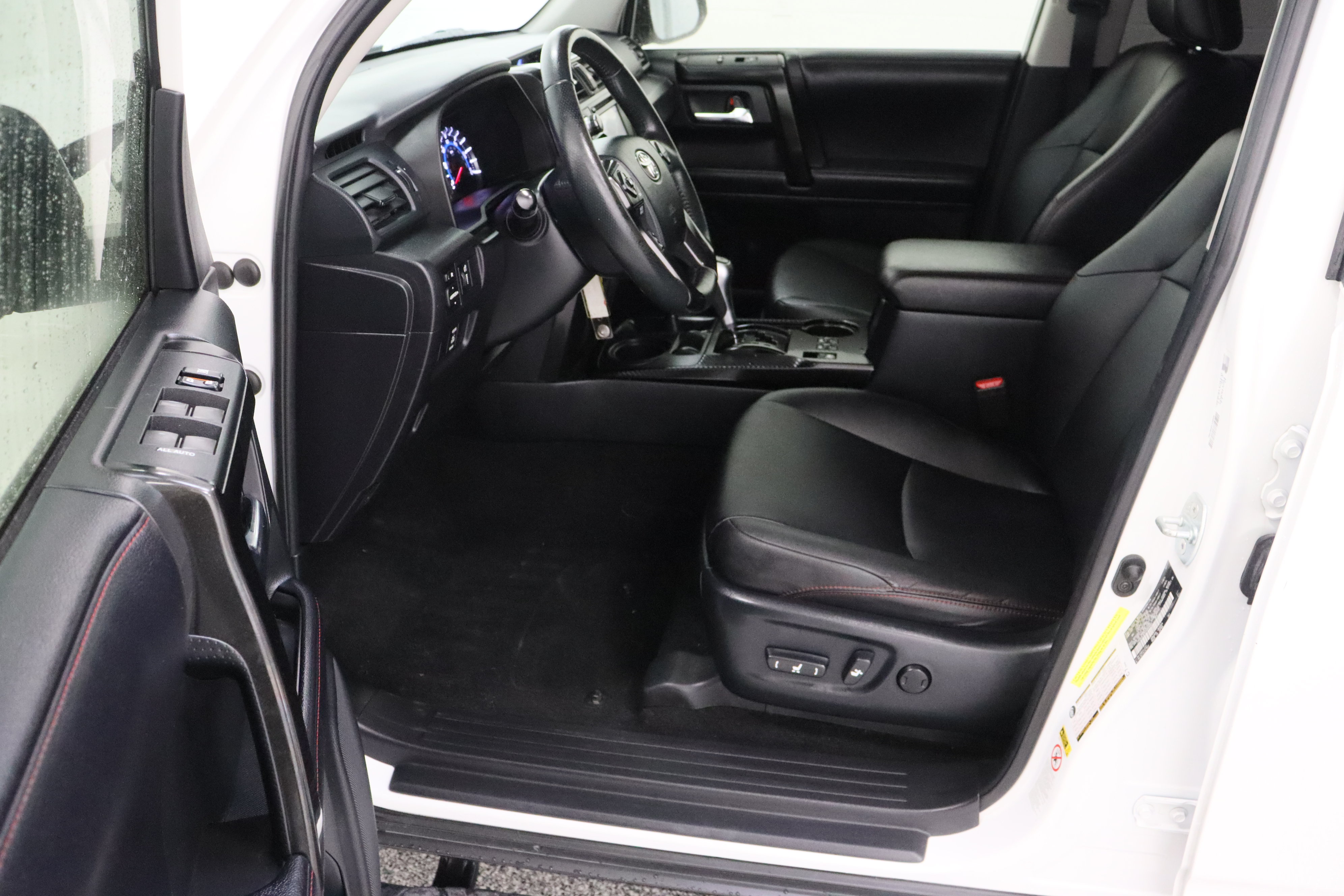 Used 2017 Toyota 4Runner TRD Off-Road Premium AWD/4WD image 14