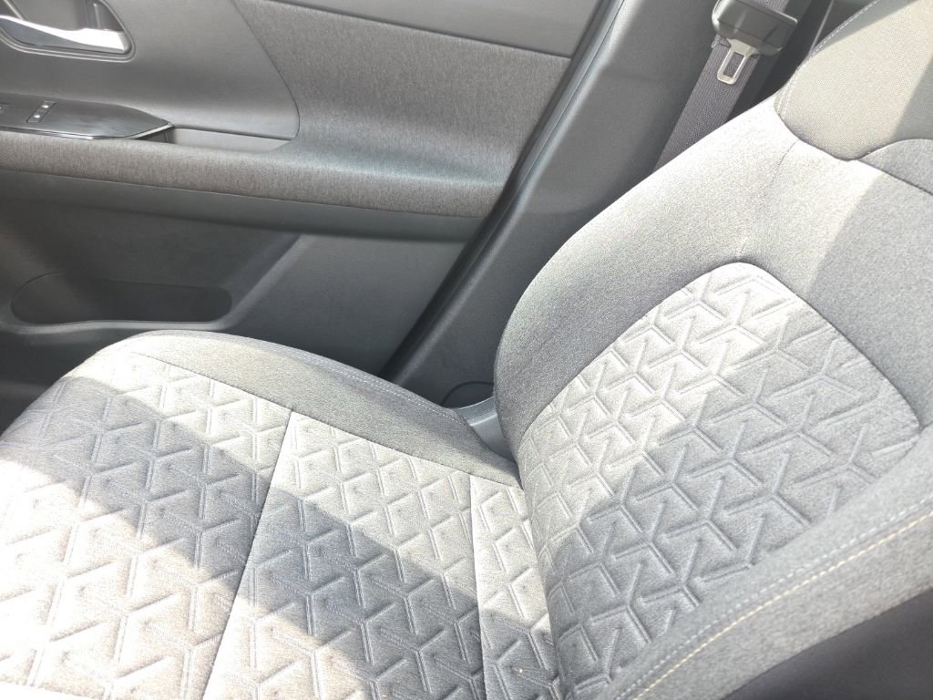 Used 2025 Nissan Kicks SV FWD image 27