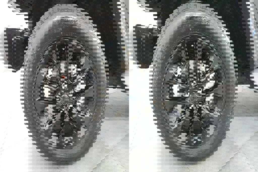 Used 2025 Jeep Wrangler Unlimited Sahara image 33