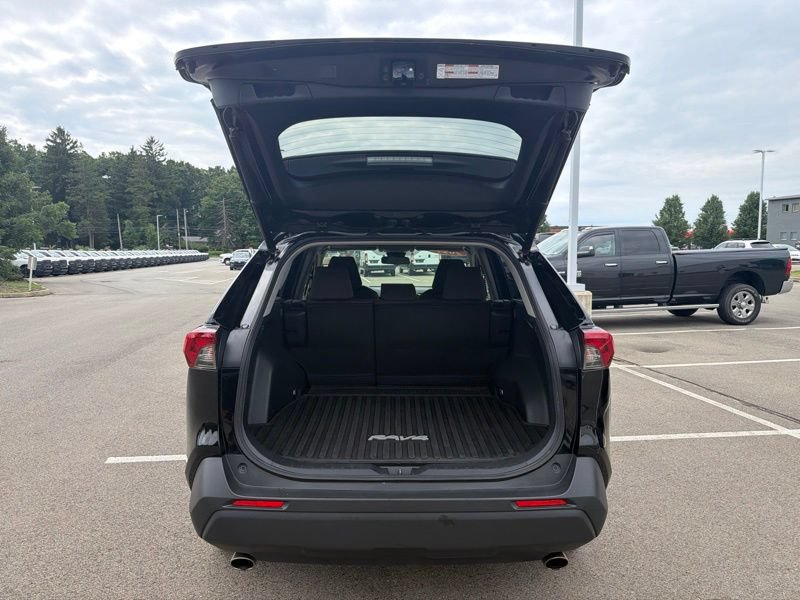 Used 2021 Toyota RAV4 XLE w/ Convenience Package AWD/4WD image 9