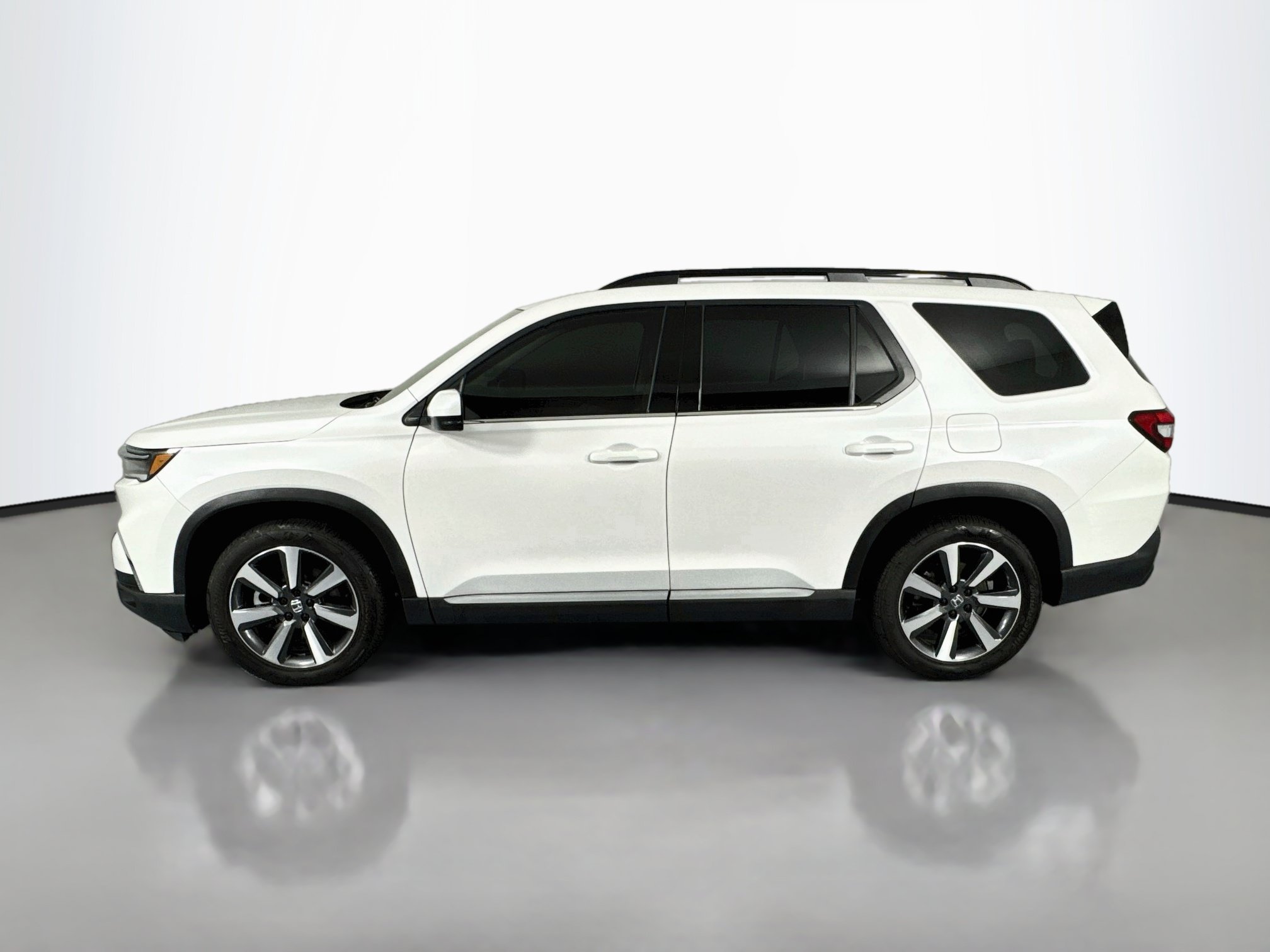 Certified 2024 Honda Pilot Touring image 8
