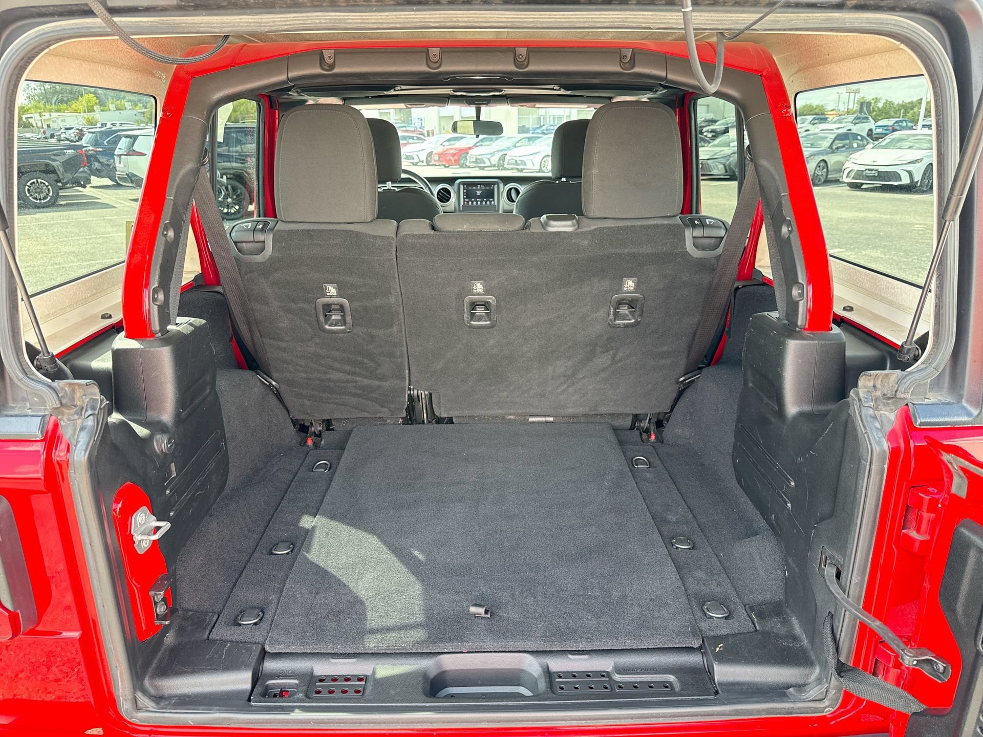 Used 2018 Jeep Wrangler Unlimited Sahara w/ LED Lighting Group AWD/4WD image 19
