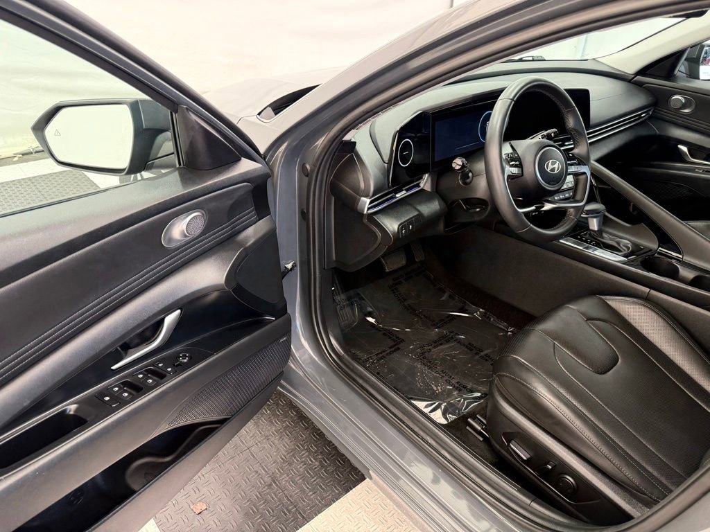 Used 2025 Hyundai Elantra Limited FWD image 29