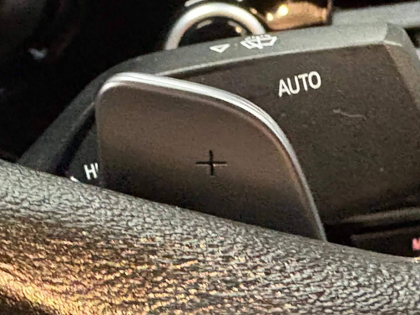 Used 2019 BMW 530e xDrive w/ Convenience Package image 35