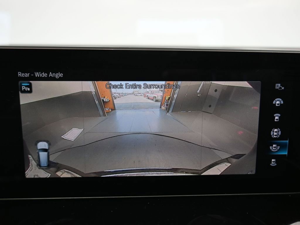 Used 2021 Mercedes-Benz GLB 250 4MATIC w/ Premium Package image 22