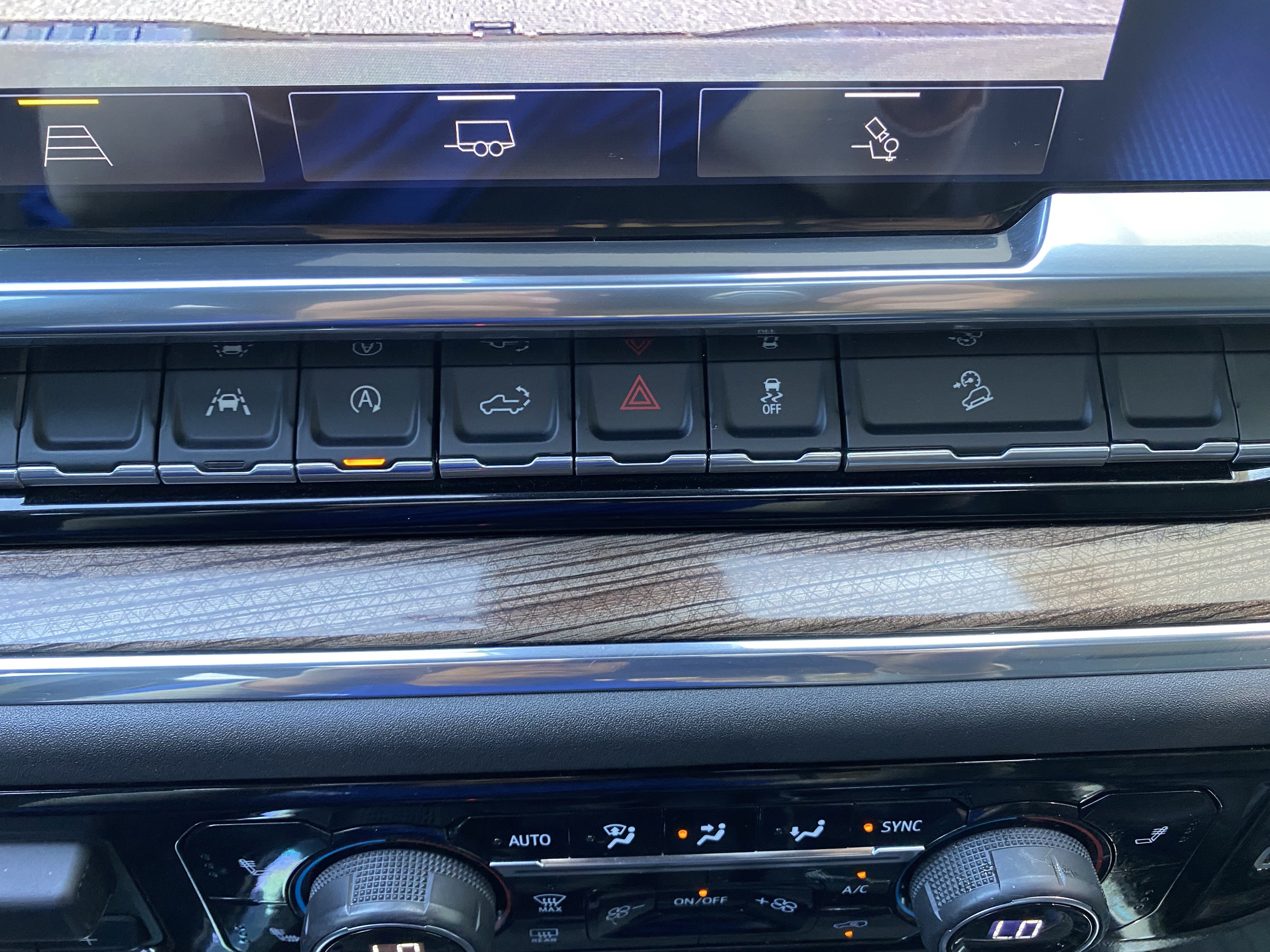 Used 2024 Chevrolet Silverado 1500 LT Trail Boss w/ Convenience Package II AWD/4WD image 27