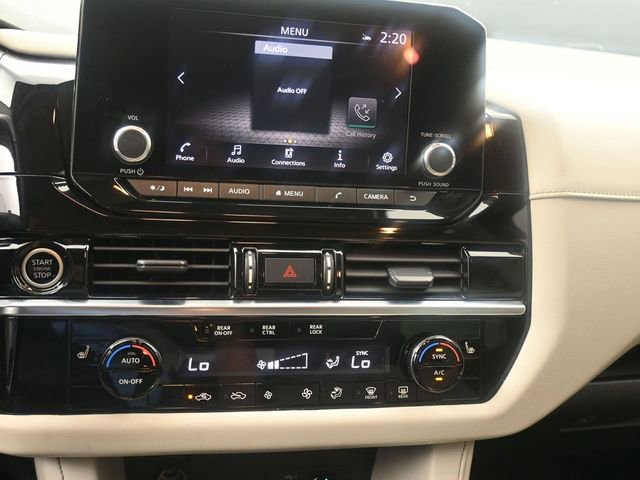 Used 2023 Nissan Pathfinder SV image 11