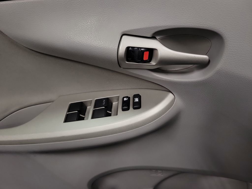 Used 2011 Toyota Corolla LE image 17