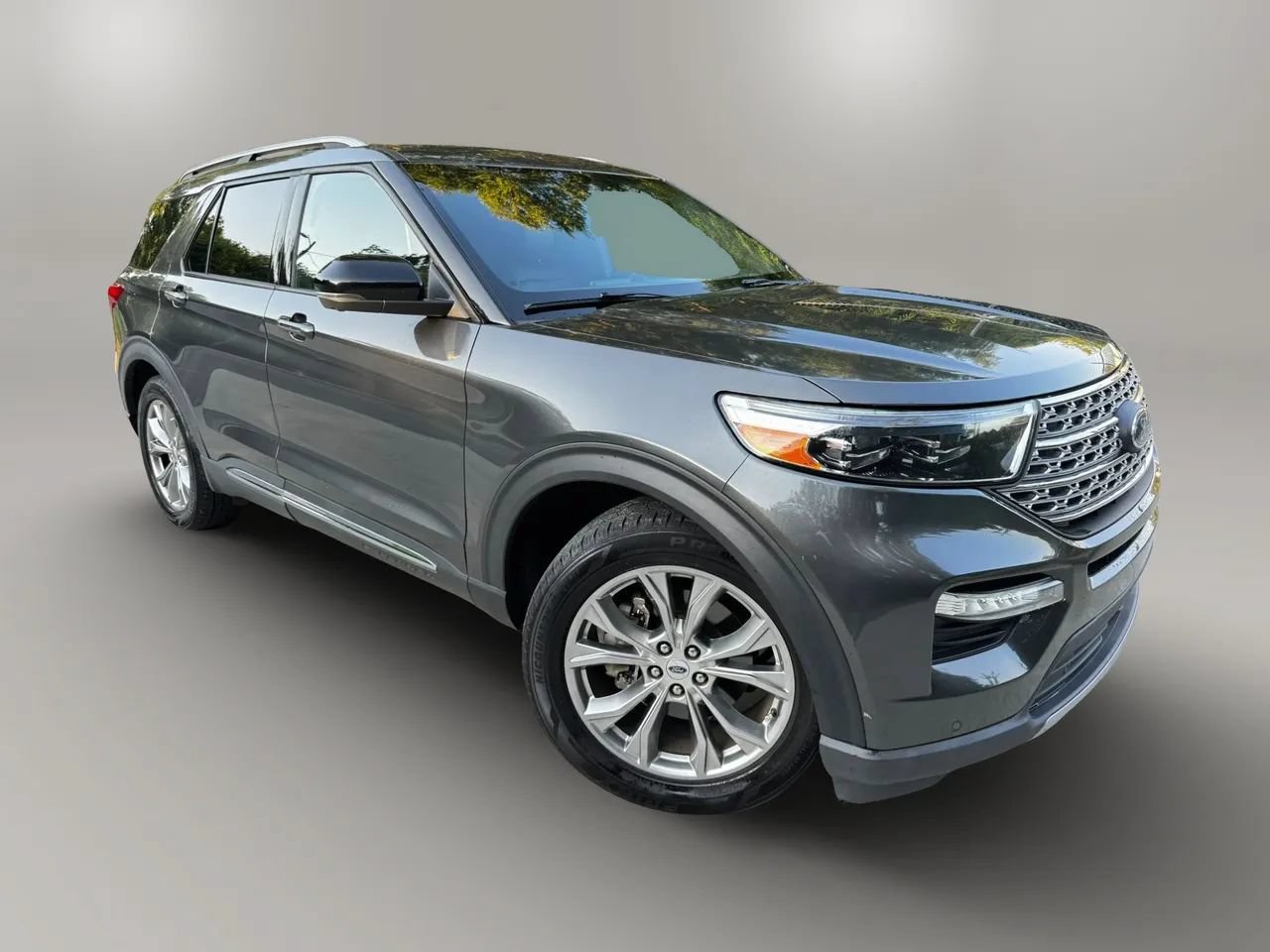 Used 2020 Ford Explorer Limited RWD image 2