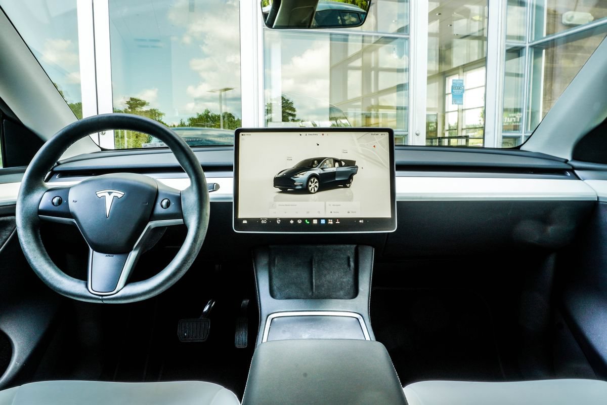 Used 2024 Tesla Model Y Long Range AWD/4WD image 5