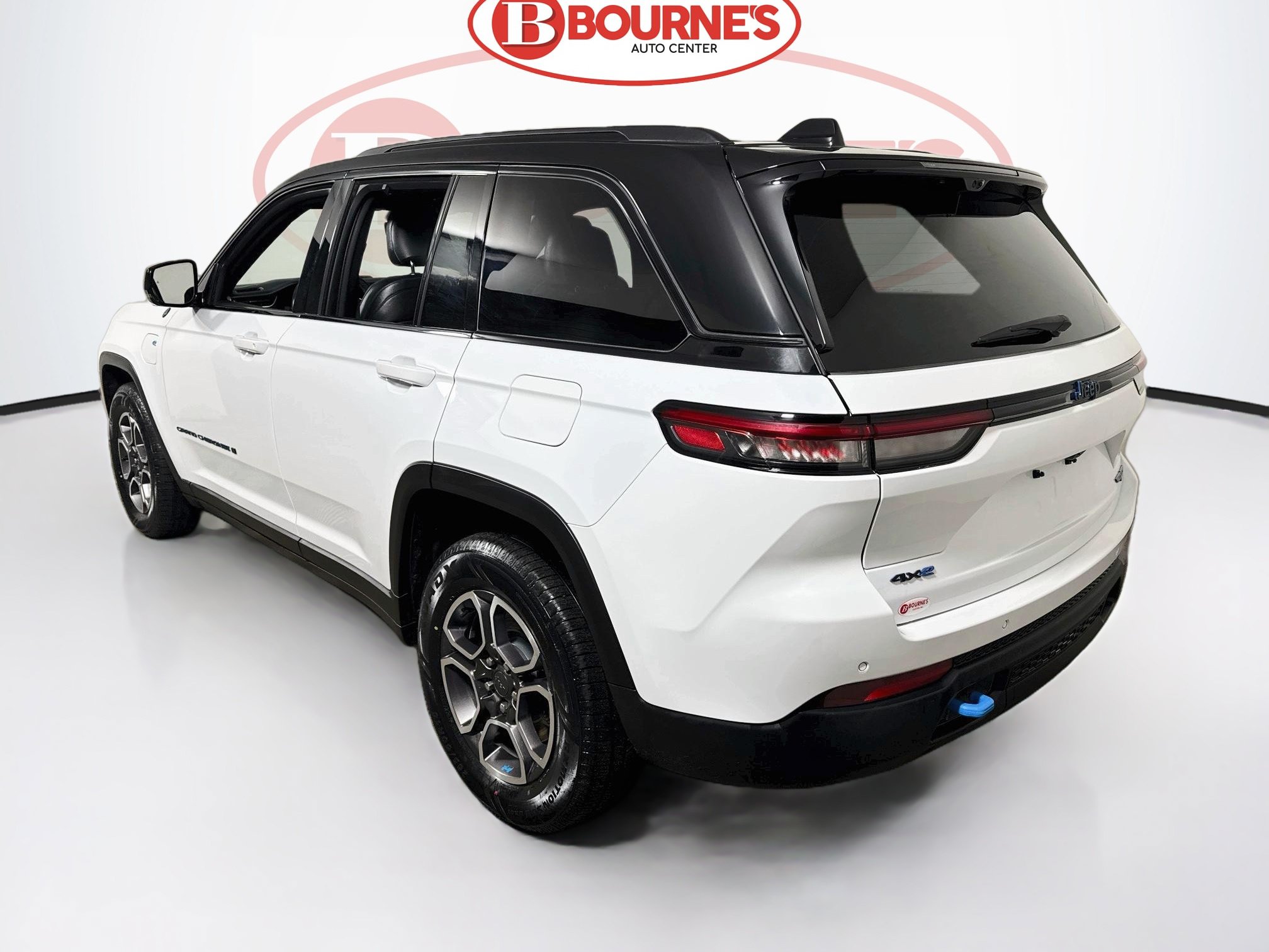 Used 2023 Jeep Grand Cherokee Trailhawk w/ Advanced Protech Group II AWD/4WD image 10