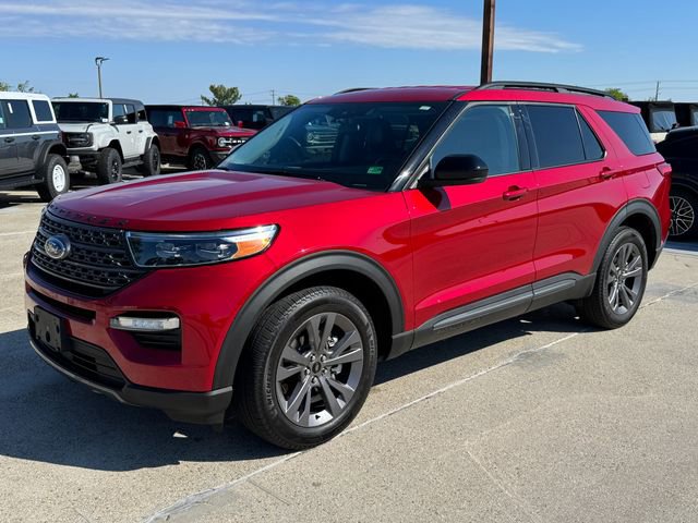 Used 2023 Ford Explorer XLT w/ Equipment Group 202A AWD/4WD image 8