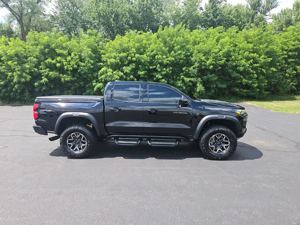Used 2025 Chevrolet Colorado ZR2 w/ Technology Package AWD/4WD image 9